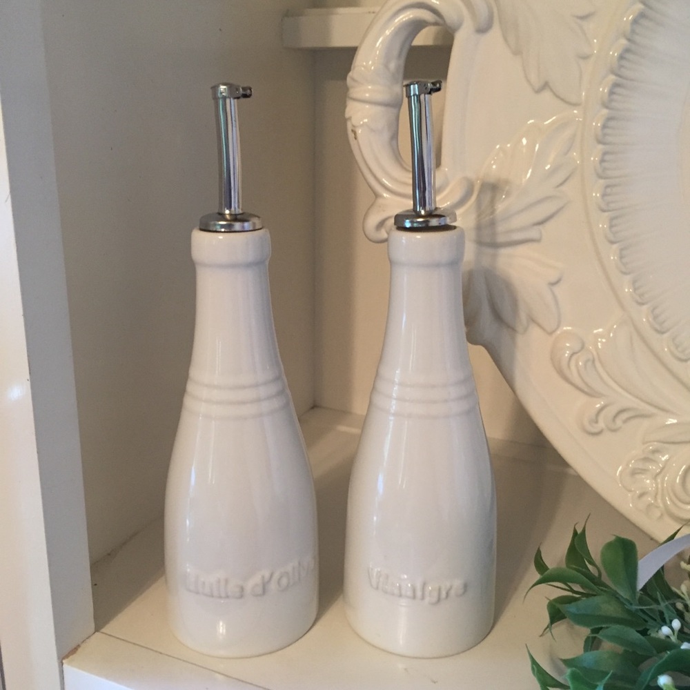 Le Creuset stoneware oil & vinegar cruets